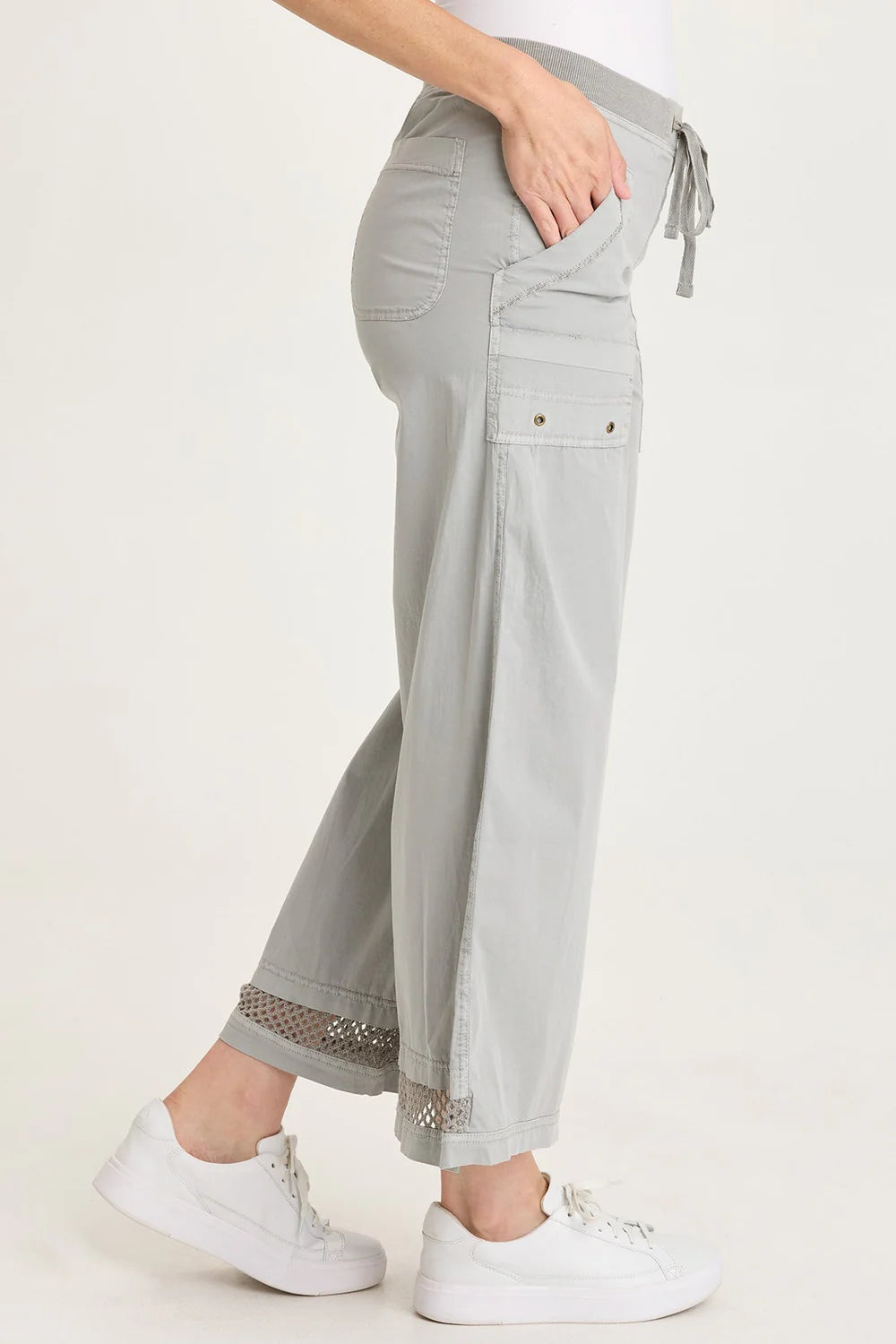 Chic Mesh-Trim Cropped Pants for Travel
