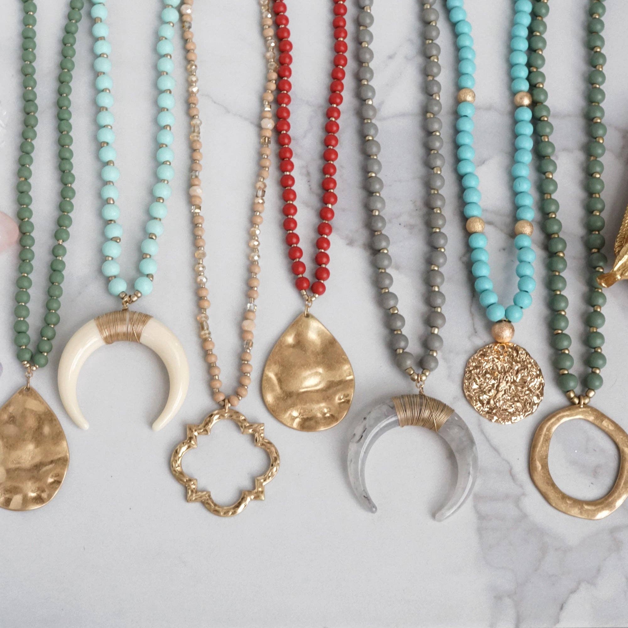 Long Wooden Bead Necklace with Clover gold pendant - Nude