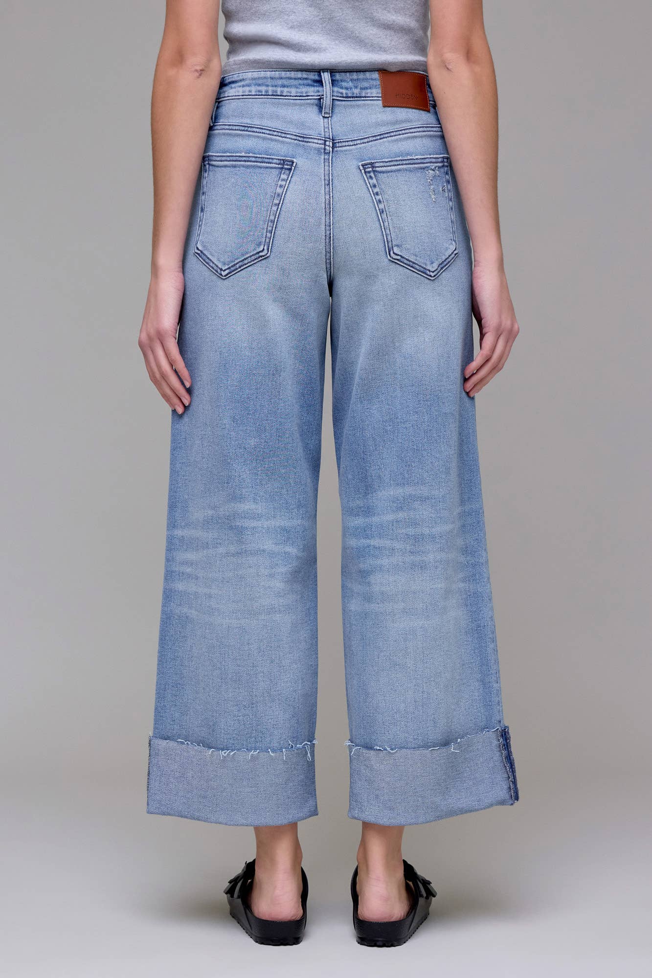 Mid-Rise 27" Inseam Cuffed Crop Wide leg