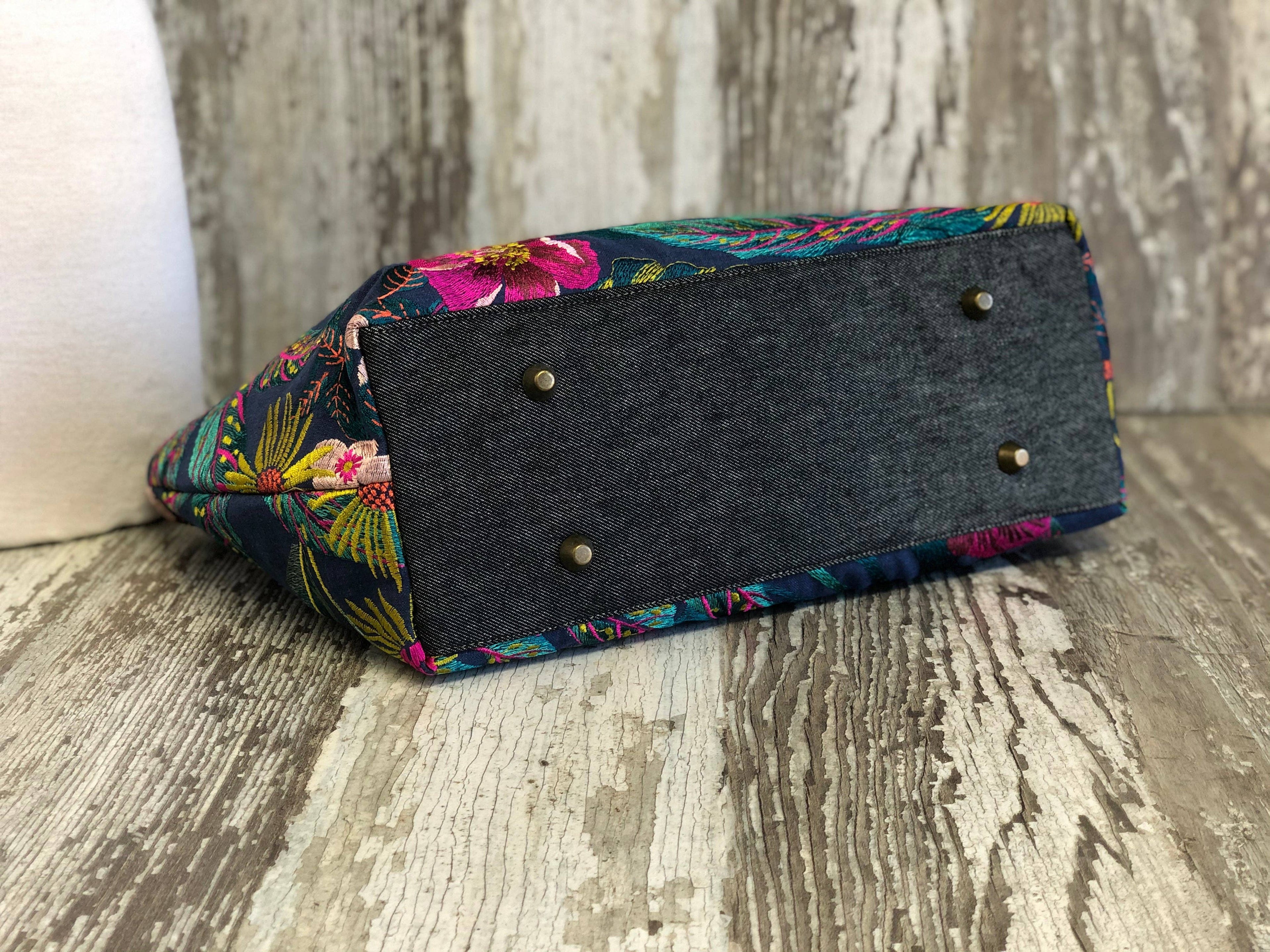 Floral Divina Embroidered Handbag