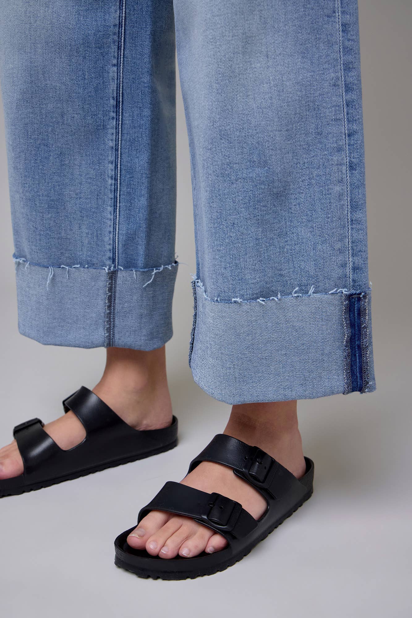 Mid-Rise 27" Inseam Cuffed Crop Wide leg
