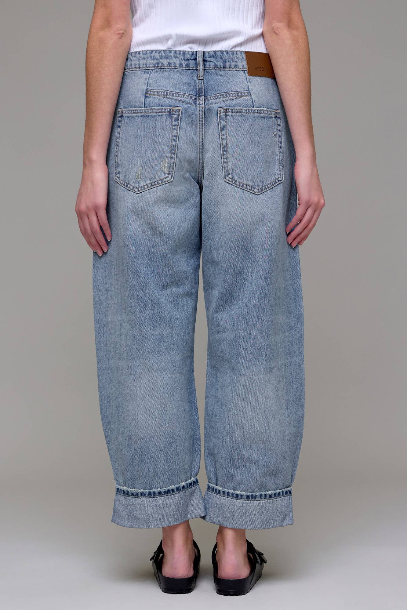 Cropped Classic Cuffed 26" Inseam Barrel Jean