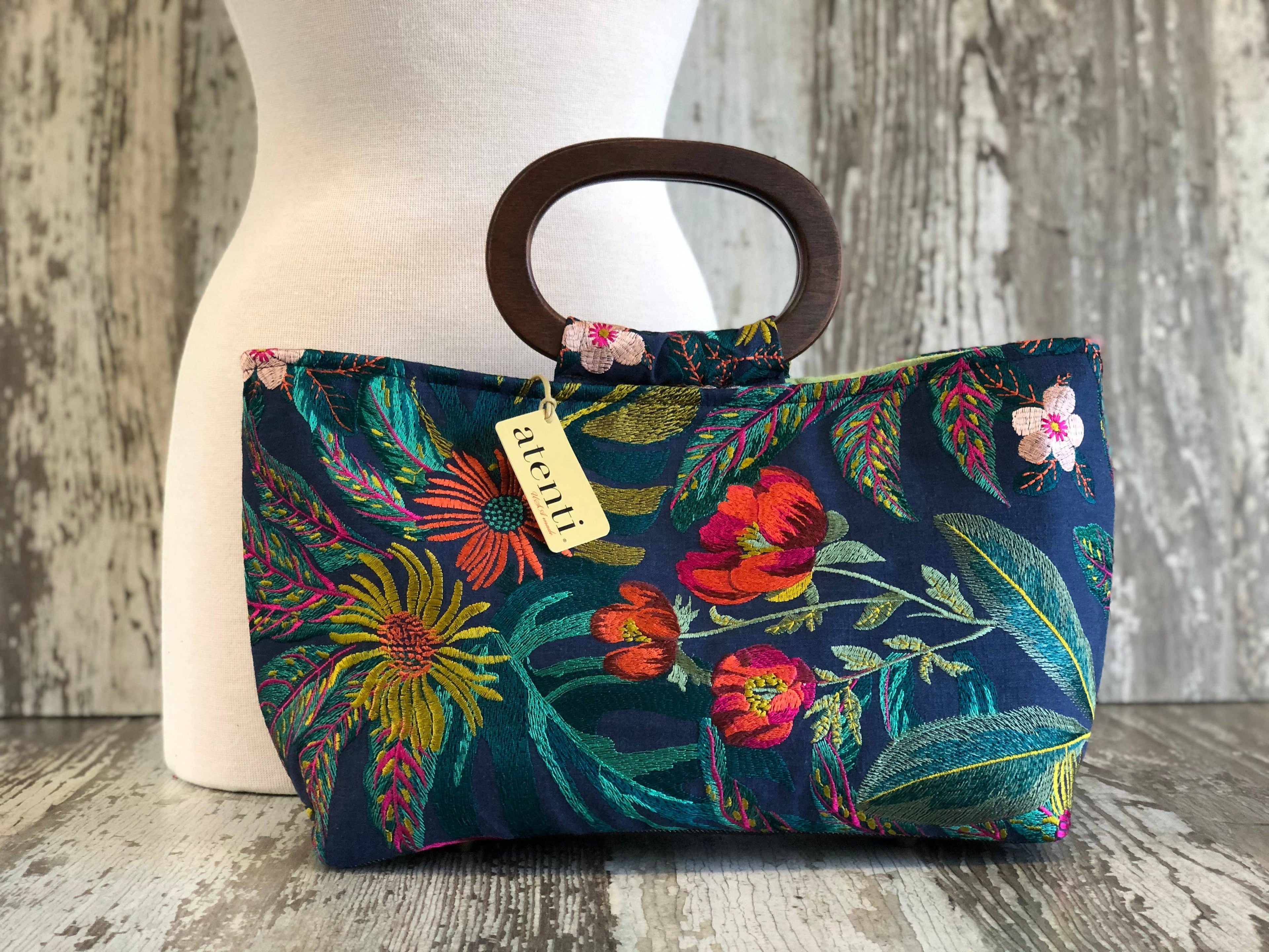 Floral Divina Embroidered Handbag
