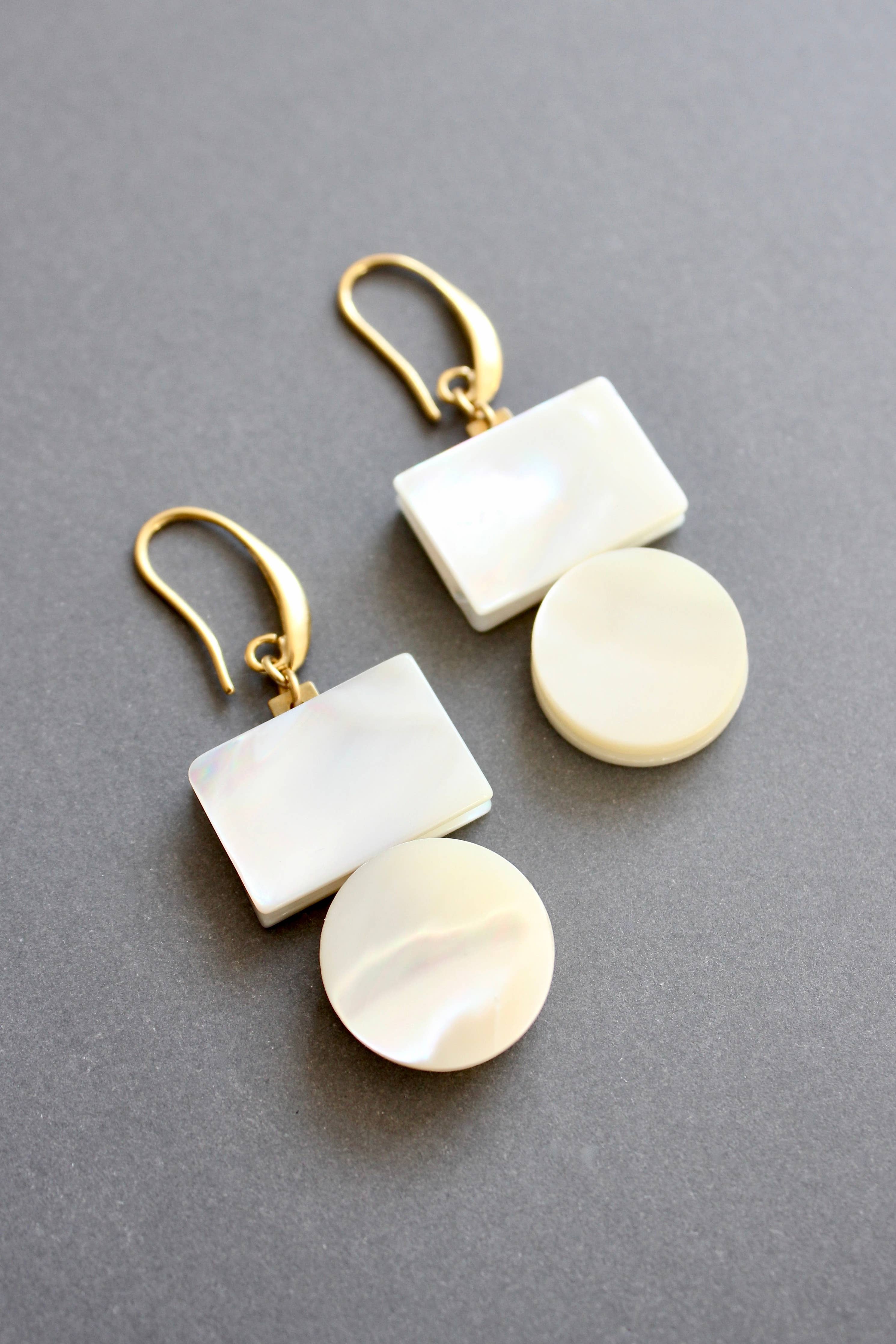 Mother-of-pearl geometric earrings