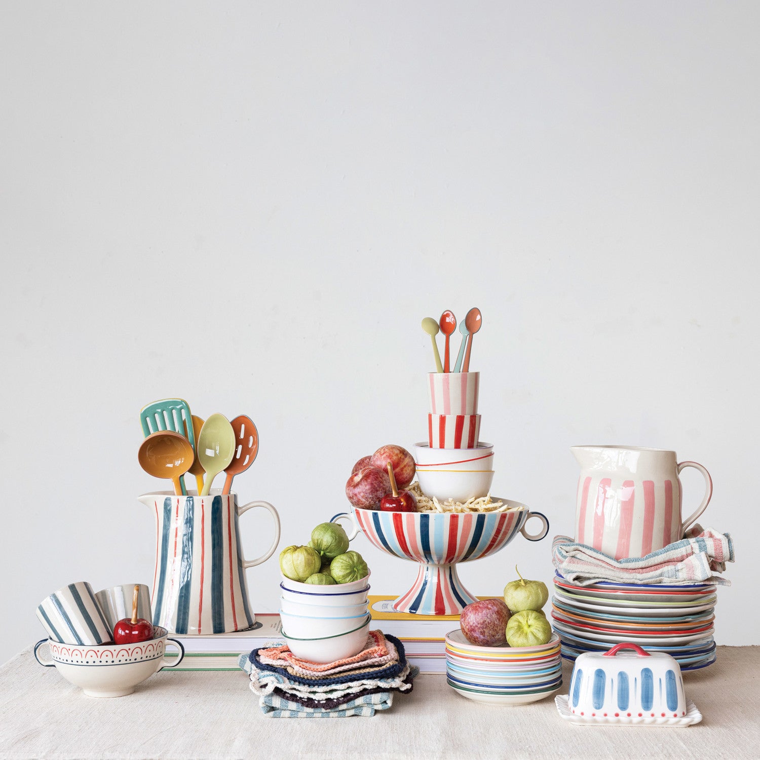 Stoneware Bowl w/ Handles & Pattern