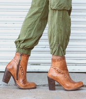 Yuno Tan Rustic Boots