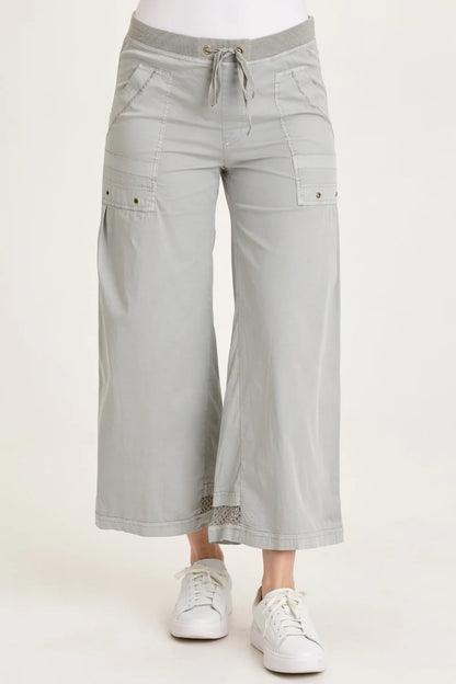 Chic Mesh-Trim Cropped Pants for Travel