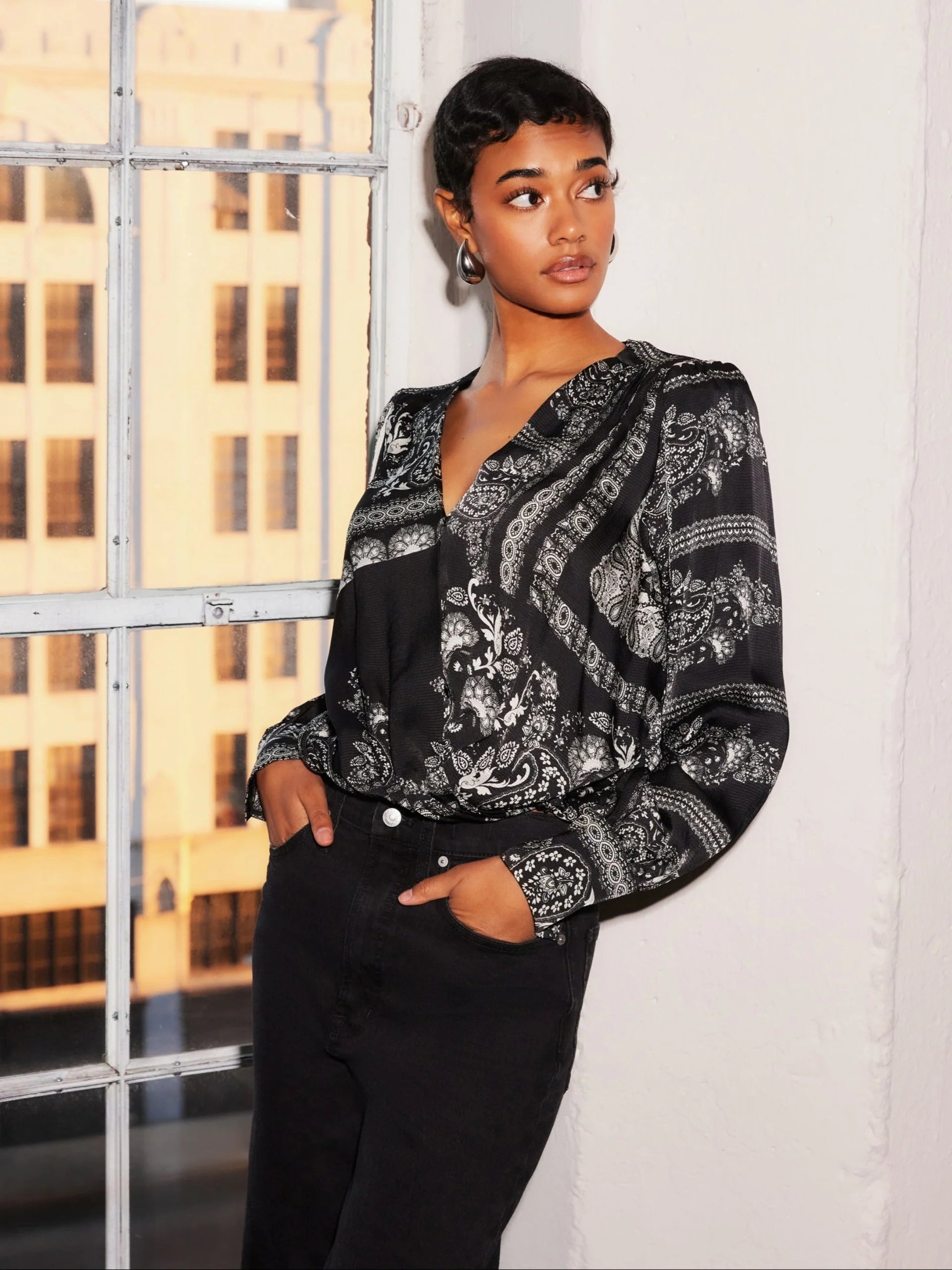 Fifteen Twenty Black &amp; White Paisley Scarf Print V-Neck Blouson