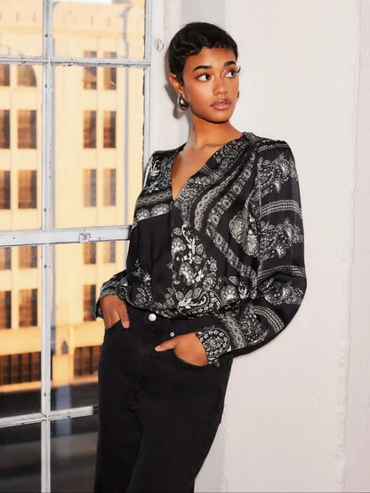 Fifteen Twenty Black &amp; White Paisley Scarf Print V-Neck Blouson