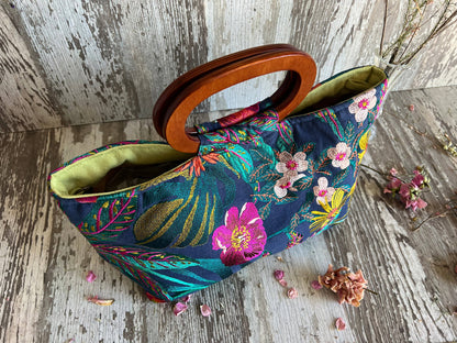 Floral Divina Embroidered Handbag