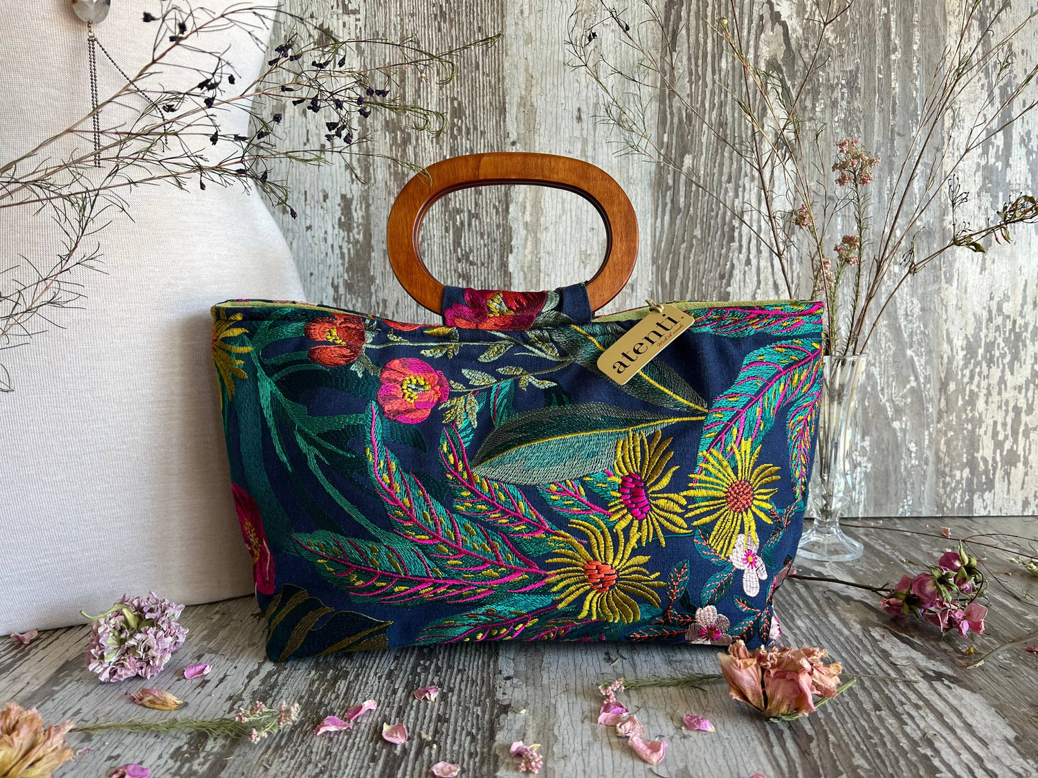 Floral Divina Embroidered Handbag
