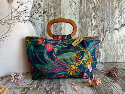 Floral Divina Embroidered Handbag