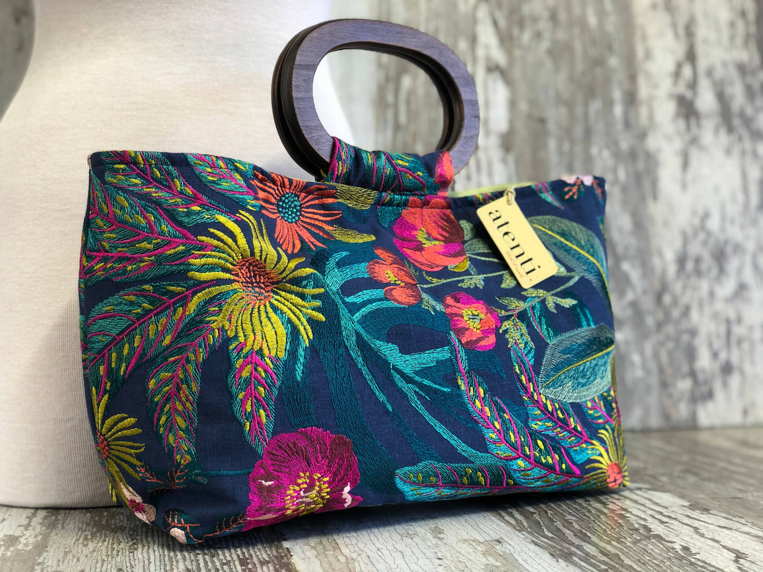 Floral Divina Embroidered Handbag