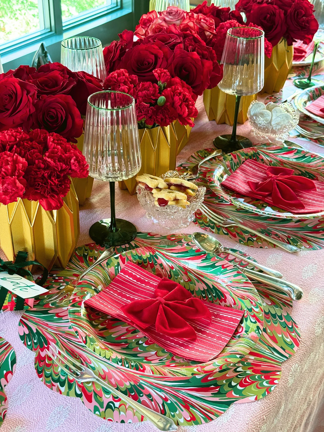 Marble Scalloped Paper Placements