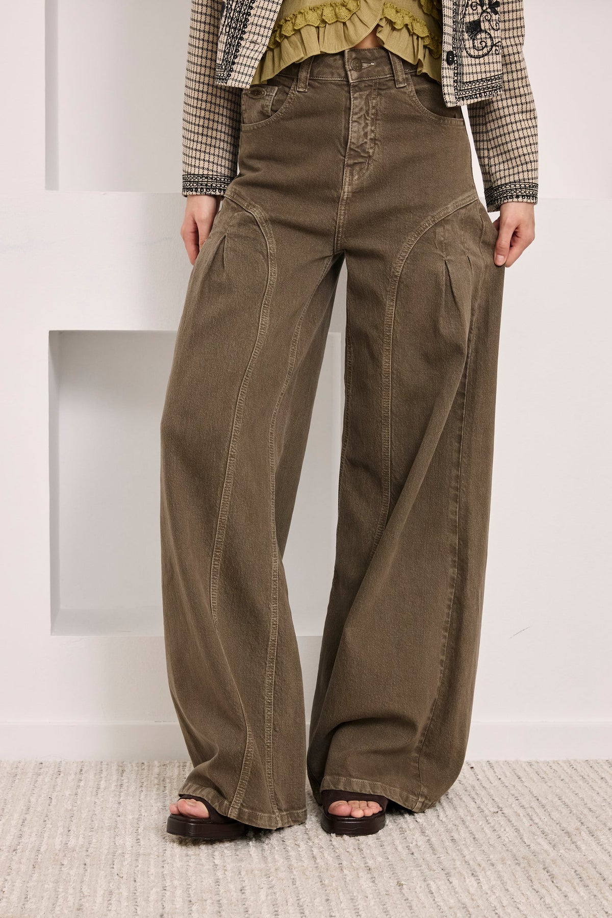 Wide-Leg Seamed Trouser