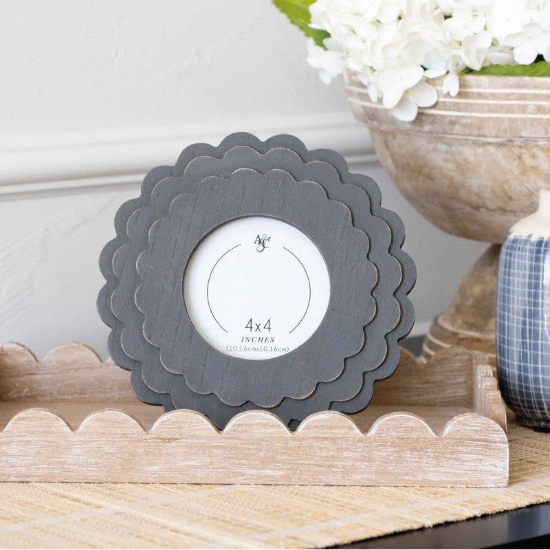 Round Scallop Photo Frame