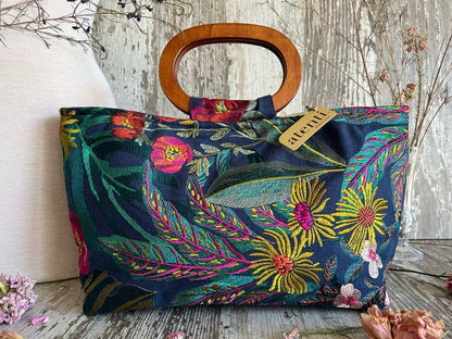 Floral Divina Embroidered Handbag