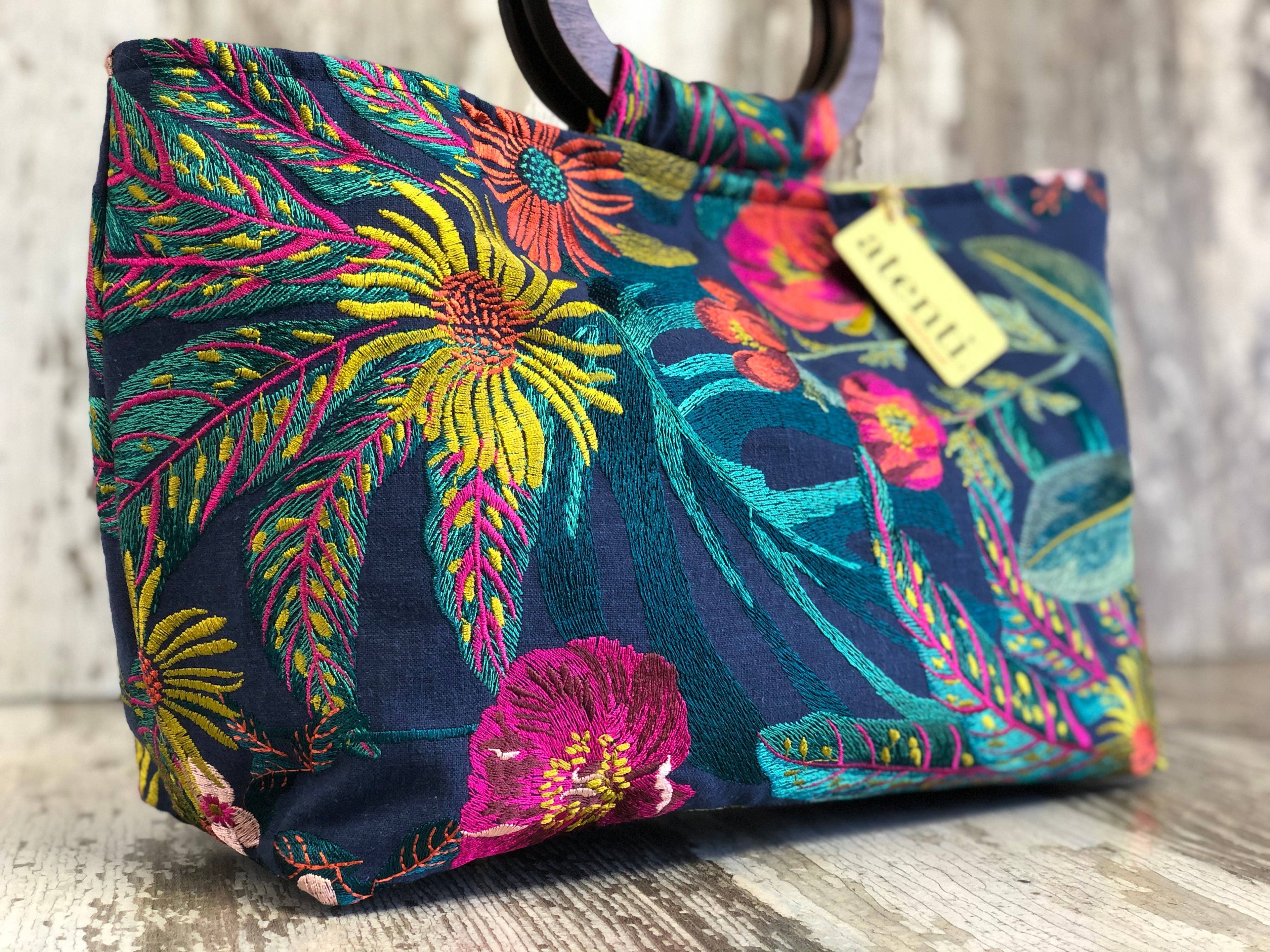 Floral Divina Embroidered Handbag