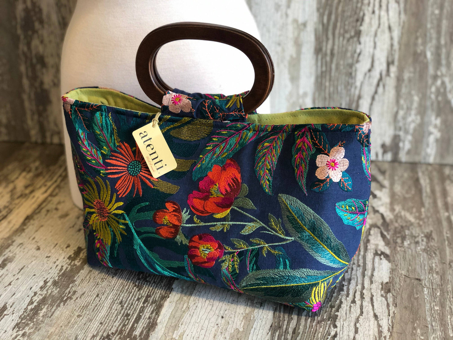 Floral Divina Embroidered Handbag