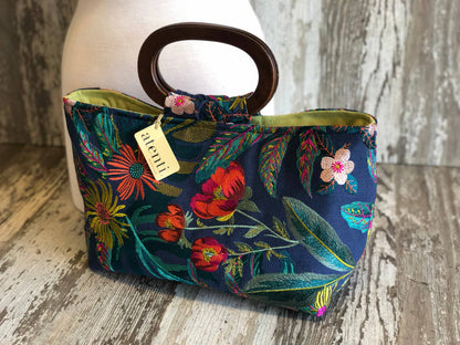 Floral Divina Embroidered Handbag