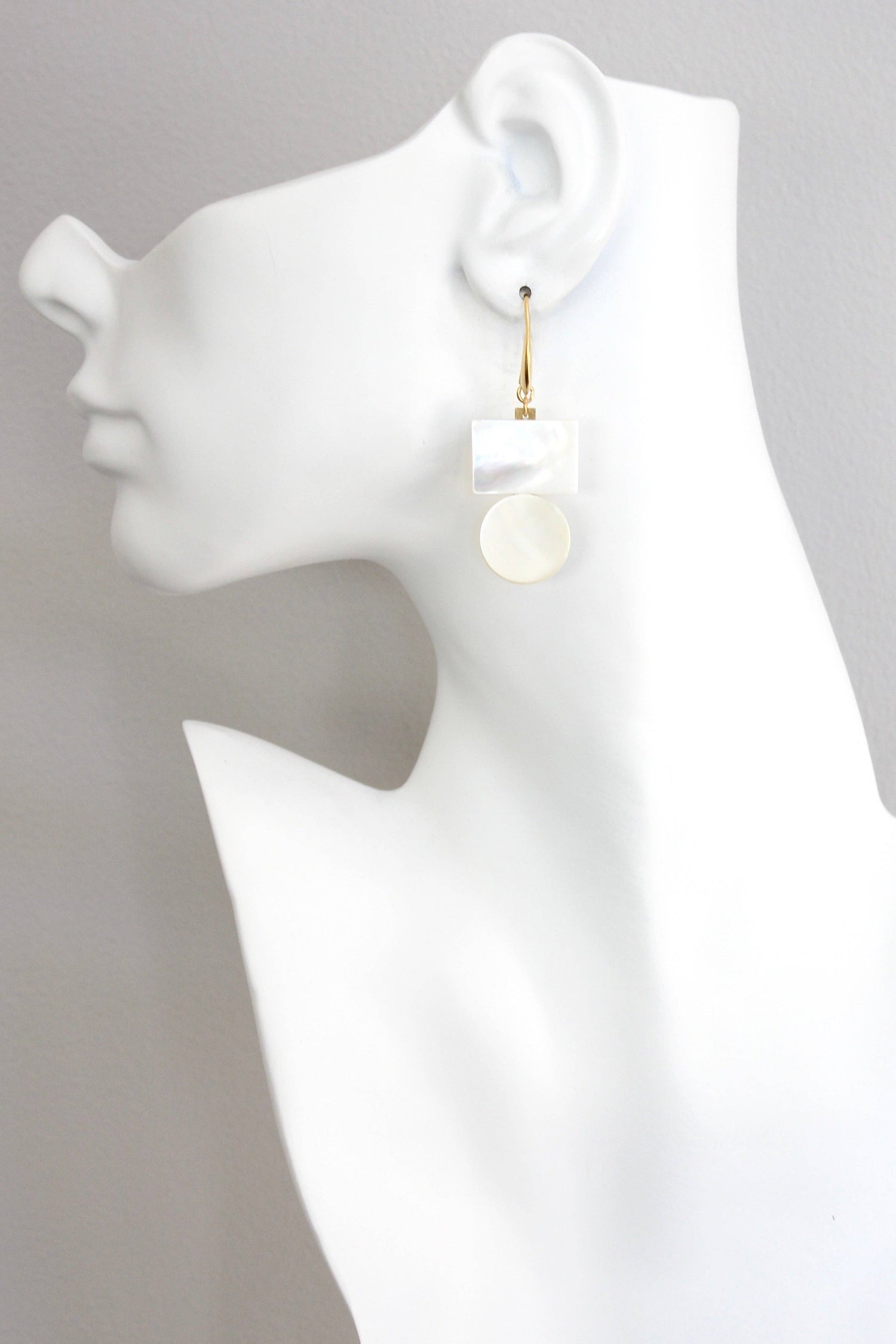Mother-of-pearl geometric earrings