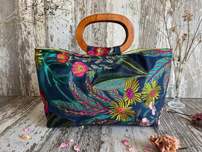 Floral Divina Embroidered Handbag