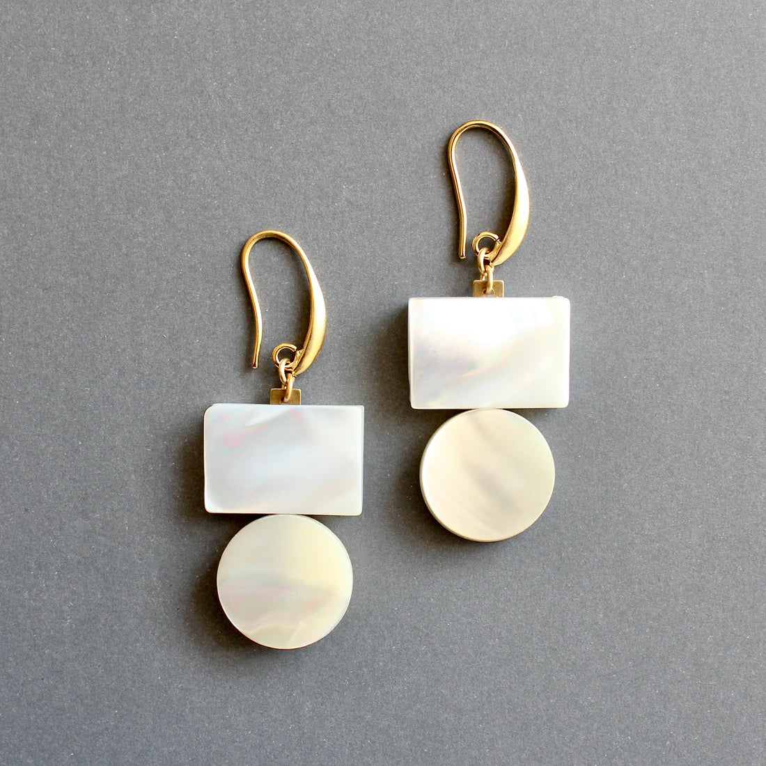 Mother-of-pearl geometric earrings