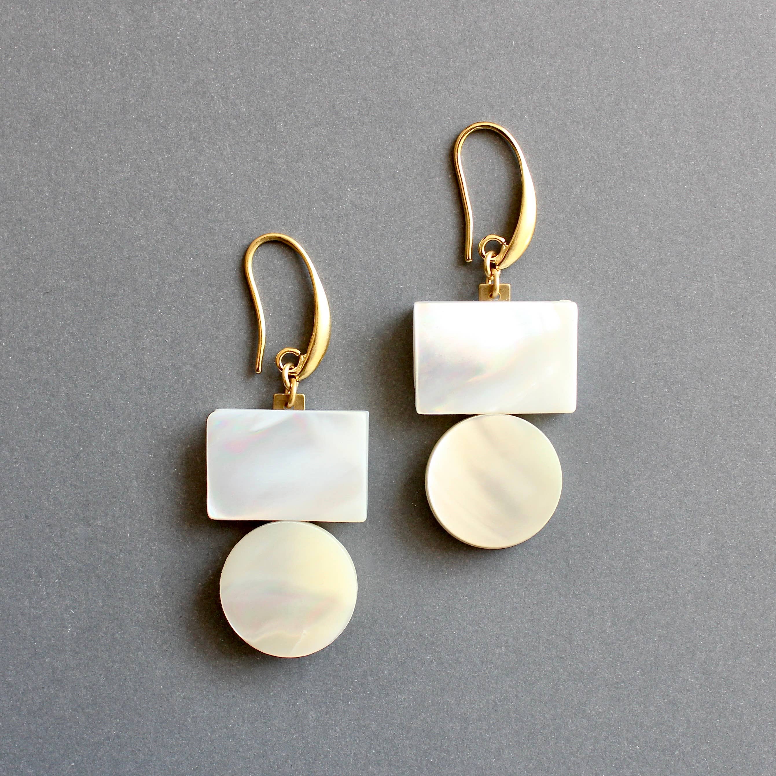 Mother-of-pearl geometric earrings