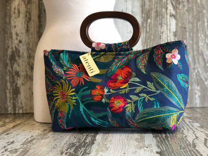 Floral Divina Embroidered Handbag