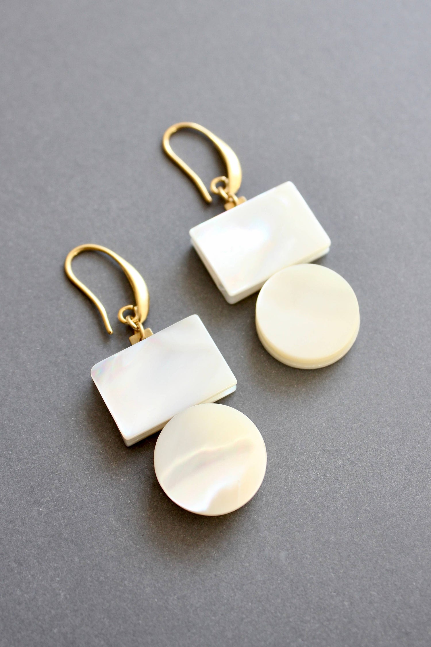 Mother-of-pearl geometric earrings