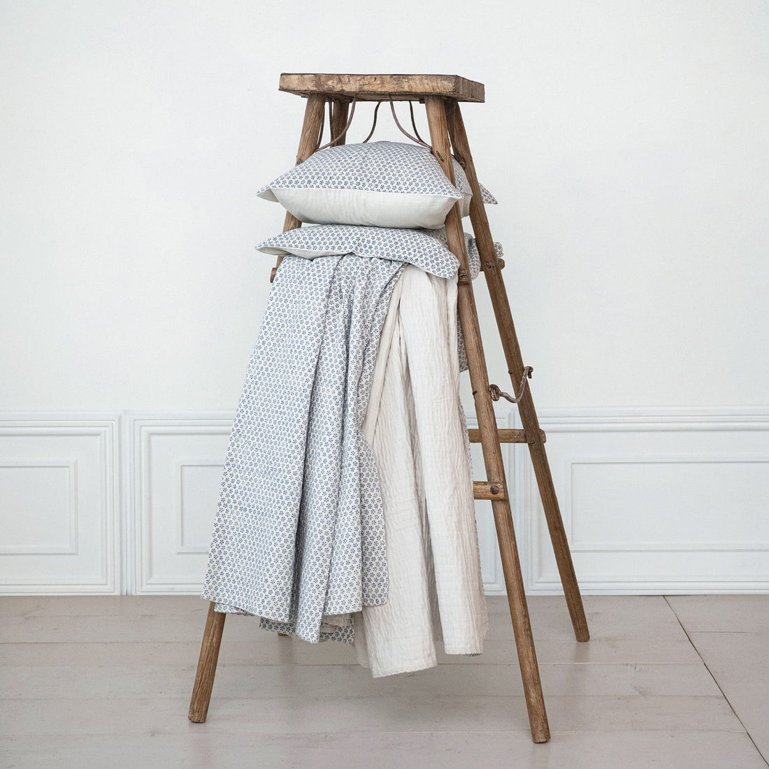 Queen Cotton & Linen Bed Cover with 2 Shams