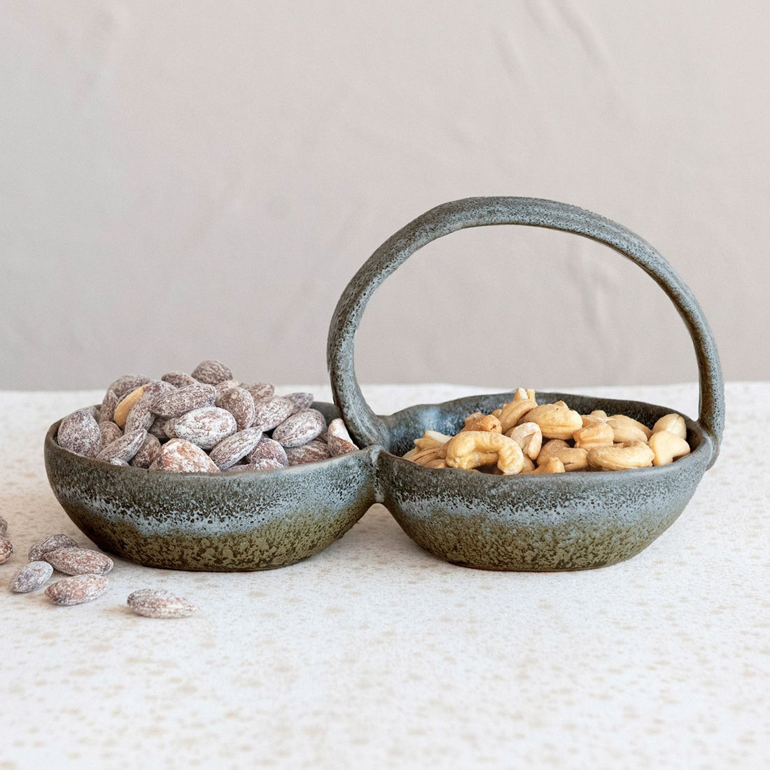 Double Bowl with Handle