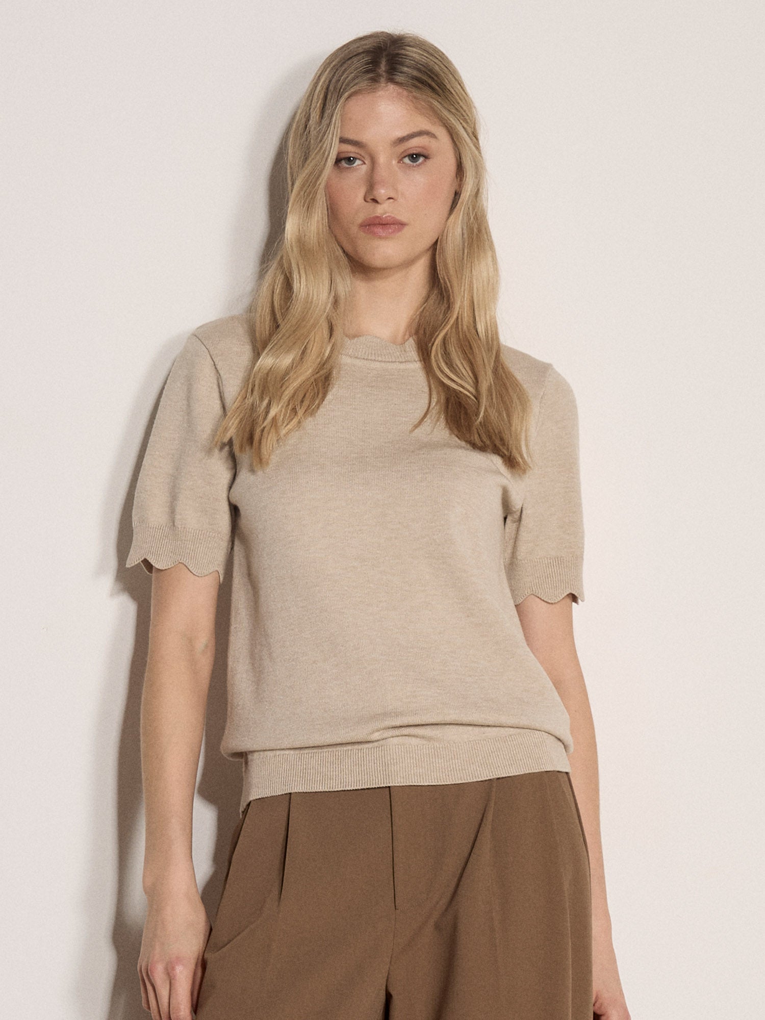 Scallop Trim Short Sleeve Knit Tee